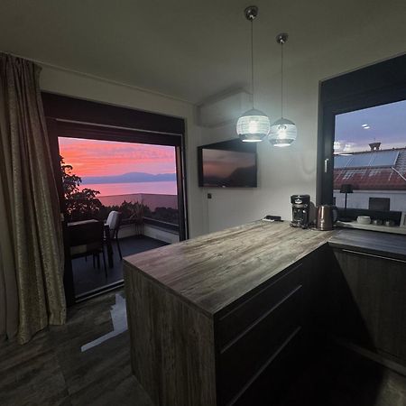 Golden Sunset Apartment Njivice Bagian luar foto