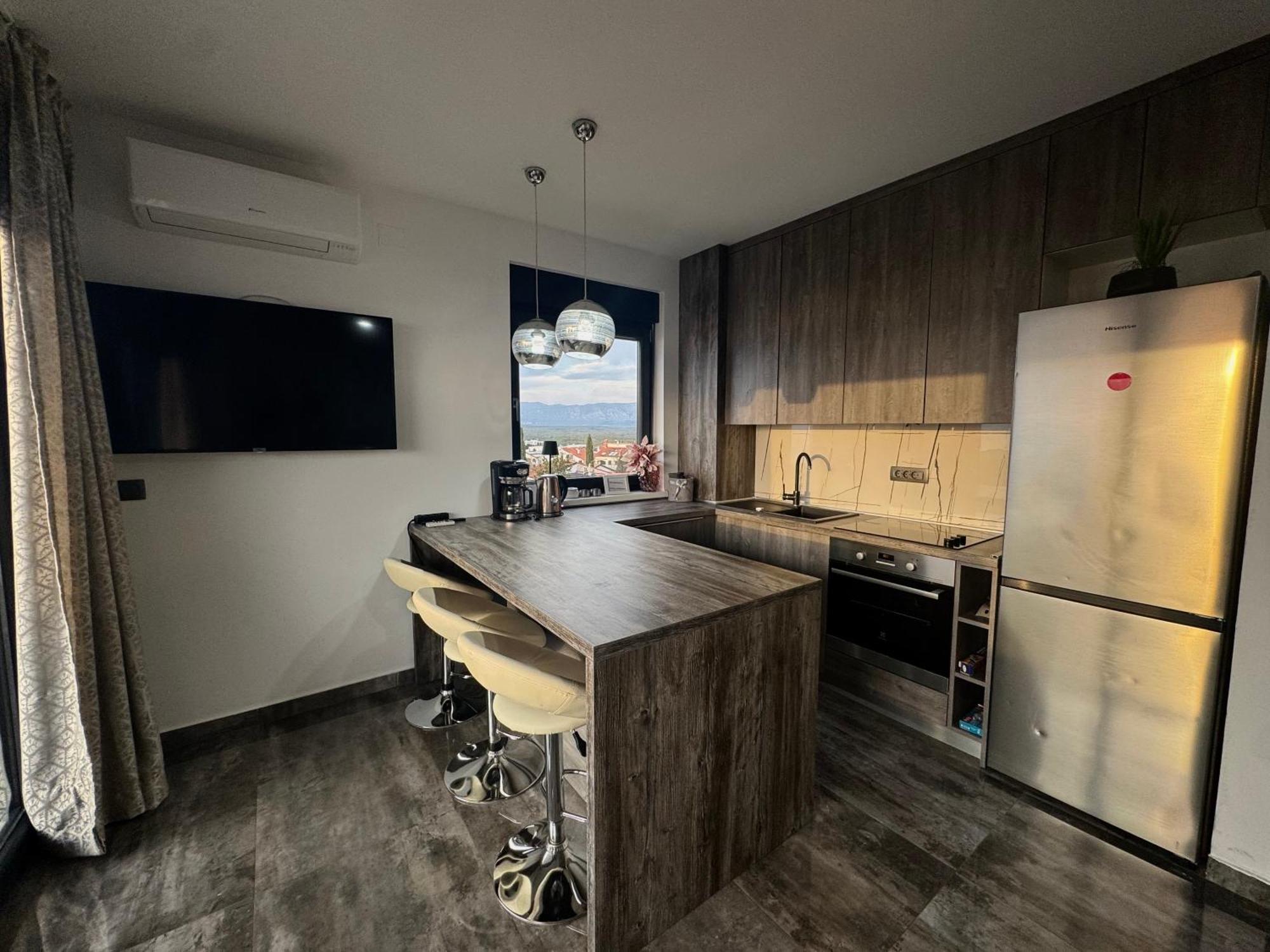 Golden Sunset Apartment Njivice Bagian luar foto