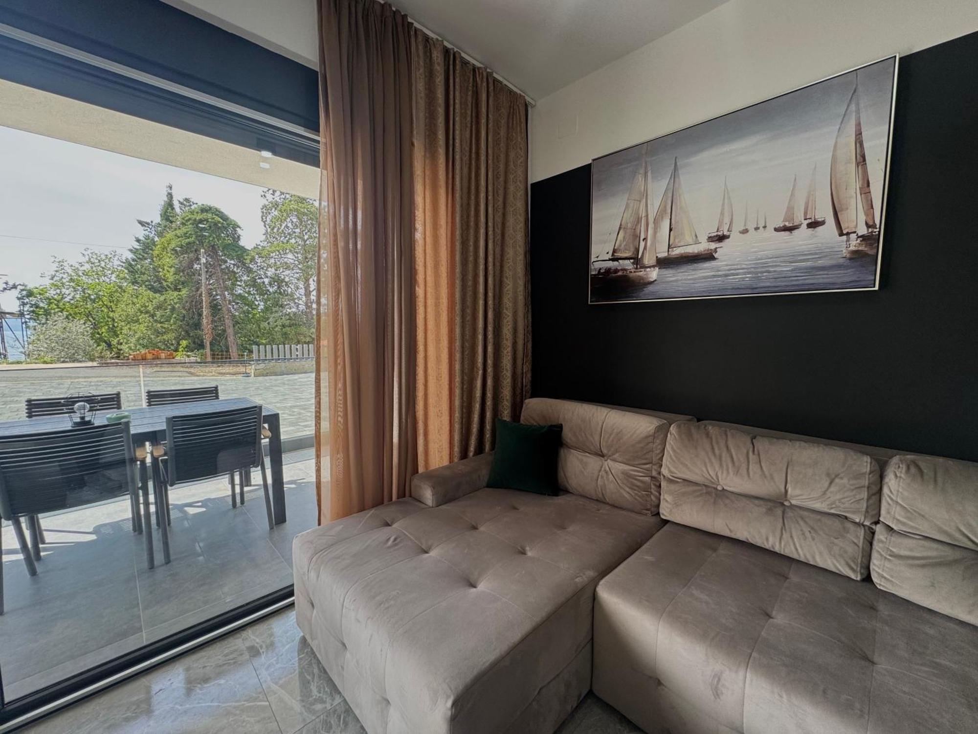 Golden Sunset Apartment Njivice Bagian luar foto