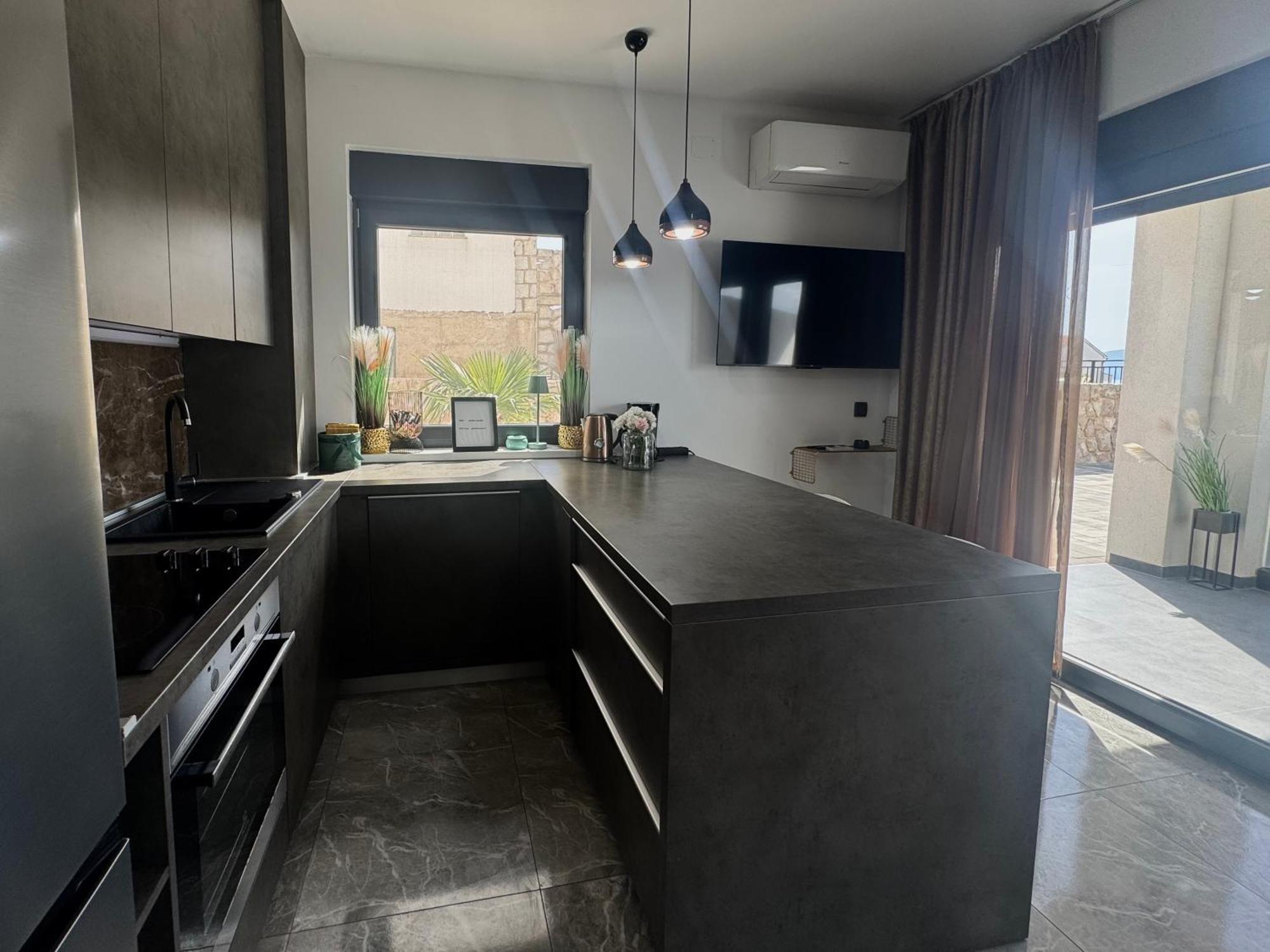 Golden Sunset Apartment Njivice Bagian luar foto