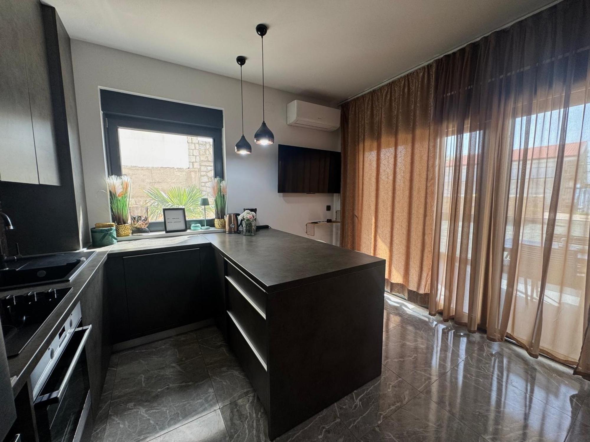 Golden Sunset Apartment Njivice Bagian luar foto